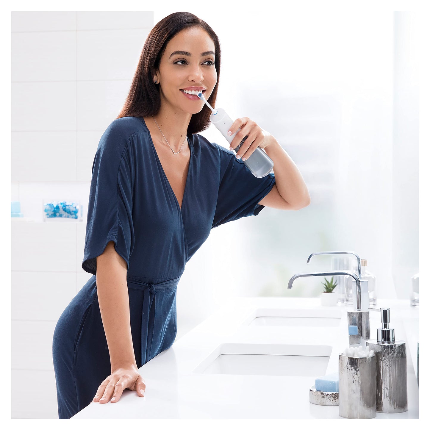 Oral-B AquaCare 6 Pro-Expert oral irrigator, 2 replacement nozzles, interdental cleaner with 6 brushing modes for gentle dental care and healthy gums, designed by brown, white/grey