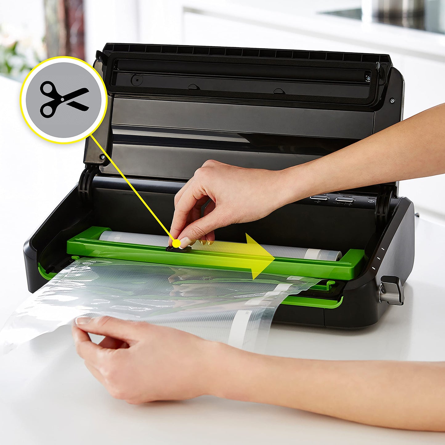 Foodsaver Food Vacuum Sealer Machine with Integrated Roll Storage | Bag Cutter and Delicate Food Mode | Includes Assorted Vacuum Sealer Bags | FFS005, Black